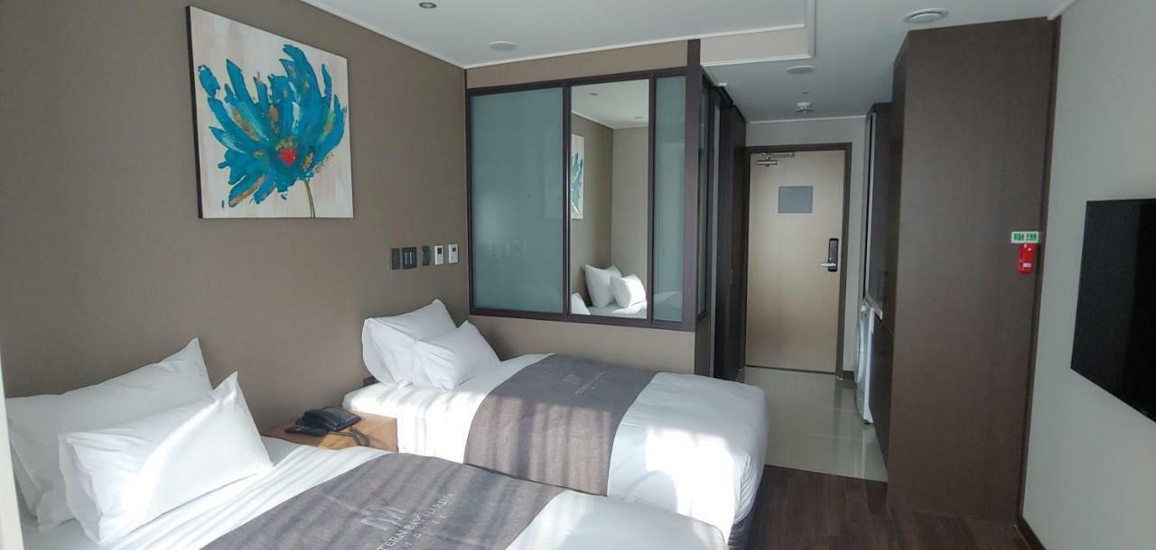 Western Bay Marina Hotel Pyeongtaek Extérieur photo