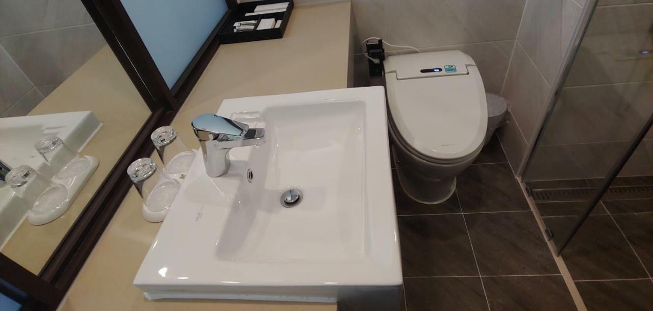 Western Bay Marina Hotel Pyeongtaek Extérieur photo